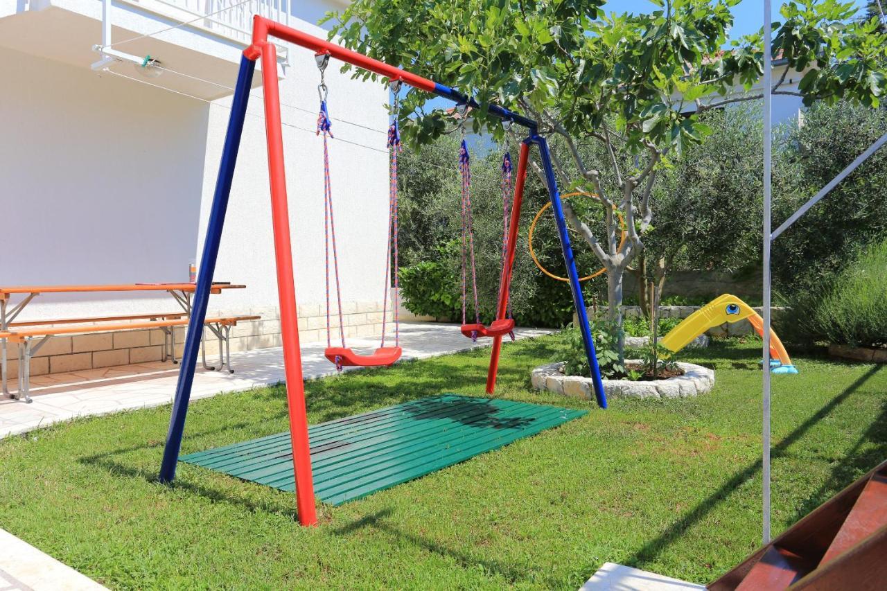 Family Friendly Seaside Apartments Razanj, Rogoznica - 10373 Екстериор снимка