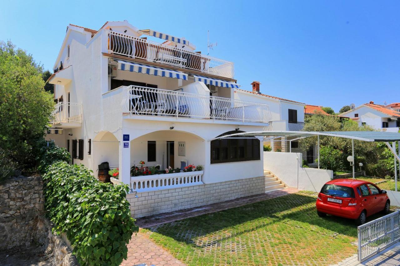 Family Friendly Seaside Apartments Razanj, Rogoznica - 10373 Екстериор снимка