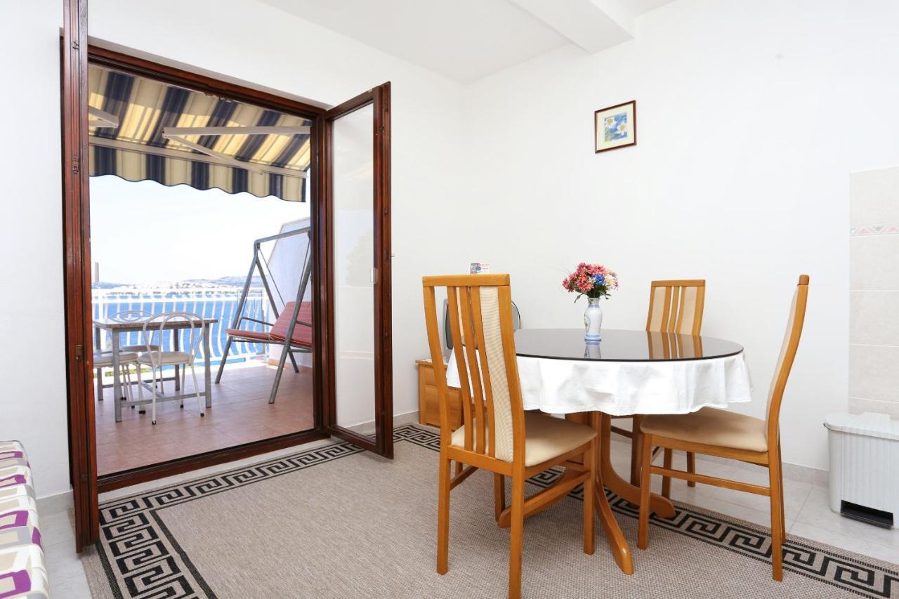 Family Friendly Seaside Apartments Razanj, Rogoznica - 10373 Екстериор снимка
