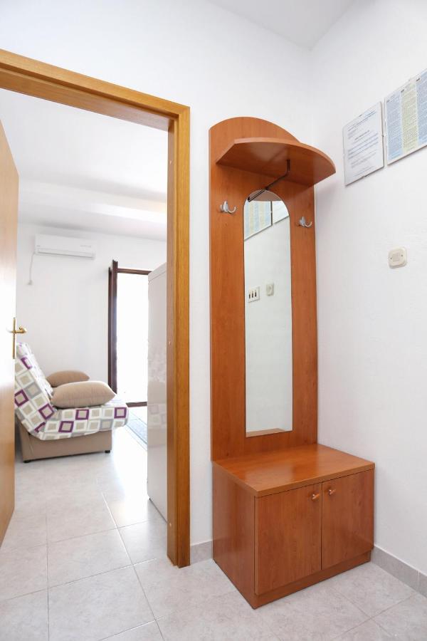 Family Friendly Seaside Apartments Razanj, Rogoznica - 10373 Екстериор снимка