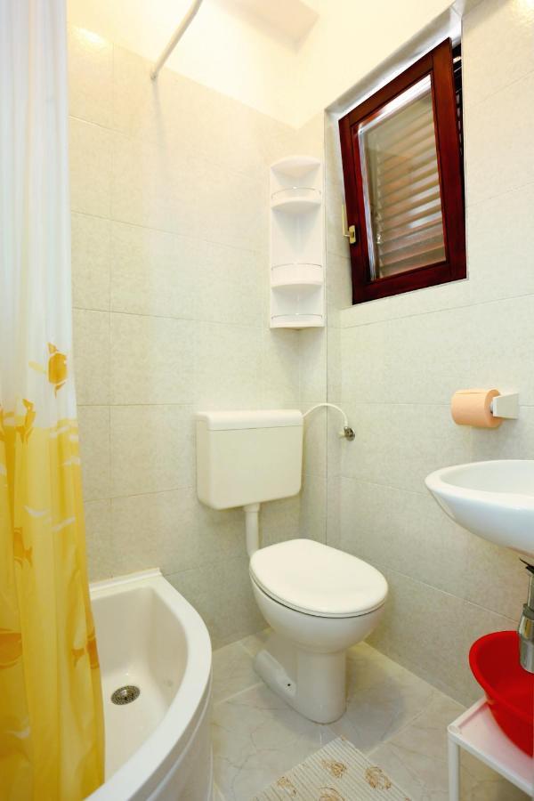 Family Friendly Seaside Apartments Razanj, Rogoznica - 10373 Екстериор снимка