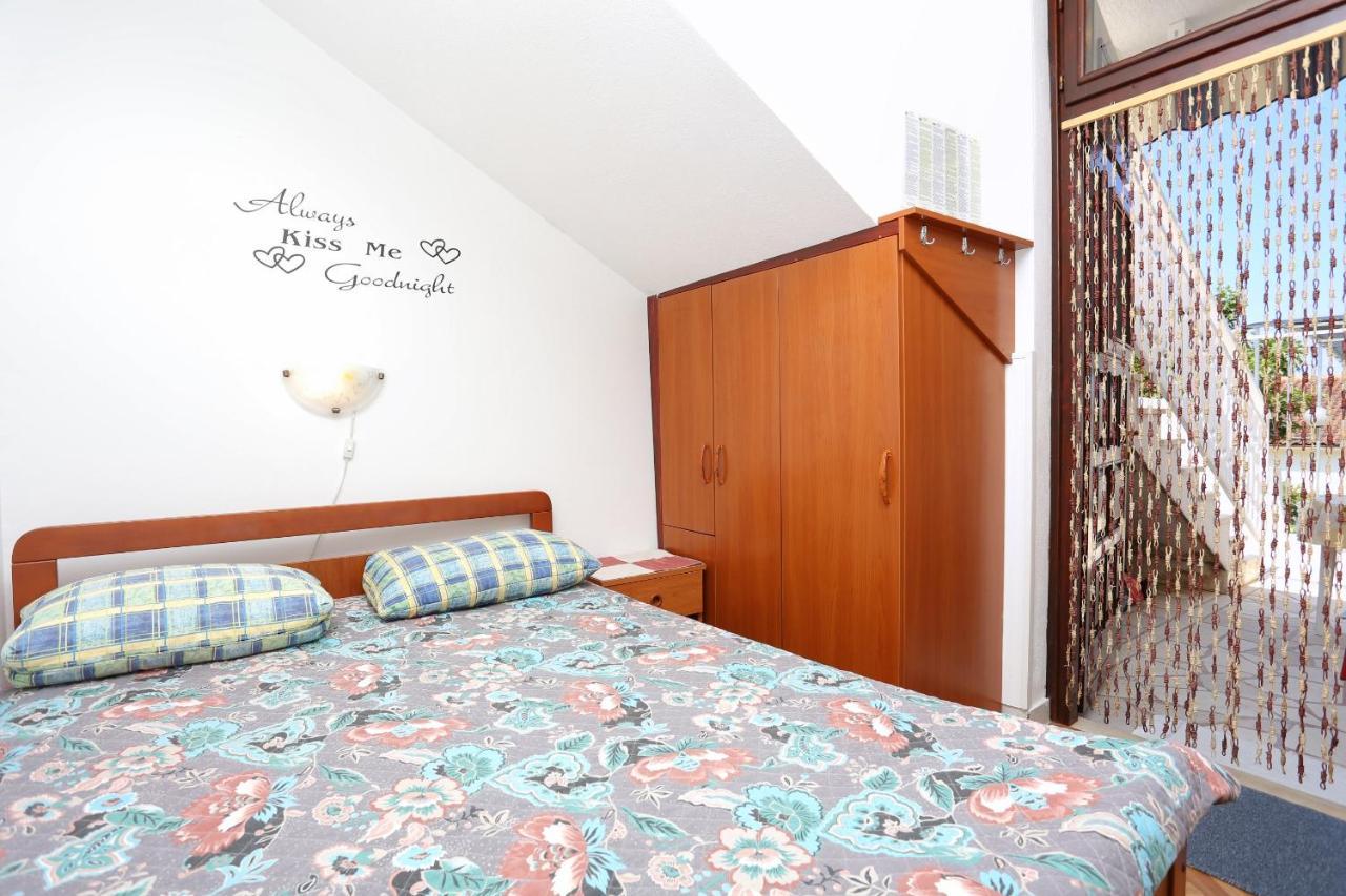 Family Friendly Seaside Apartments Razanj, Rogoznica - 10373 Екстериор снимка
