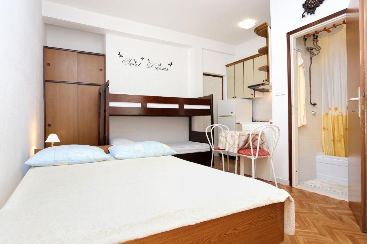 Family Friendly Seaside Apartments Razanj, Rogoznica - 10373 Екстериор снимка